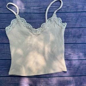 garage beige lace v neck cropped tank top🧸